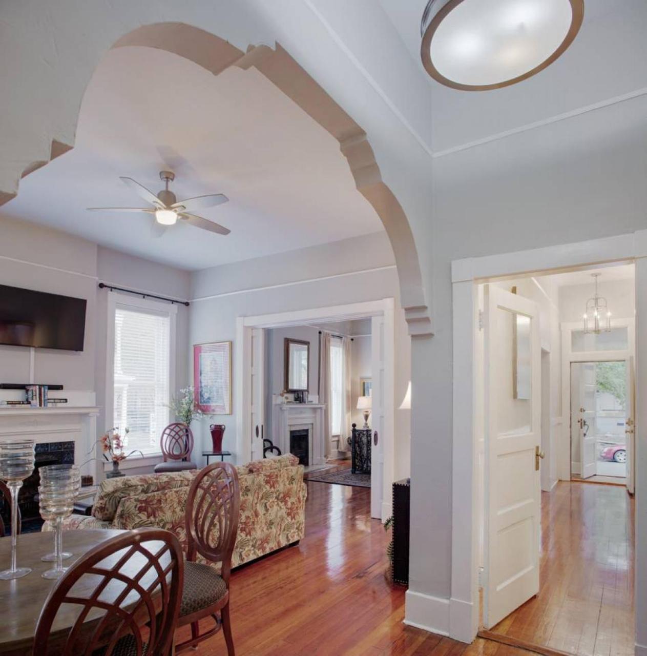 Апартаменты 420Waldburg A - Modern Apt With Southern Charm Blocks From Forsyth Саванна Экстерьер фото