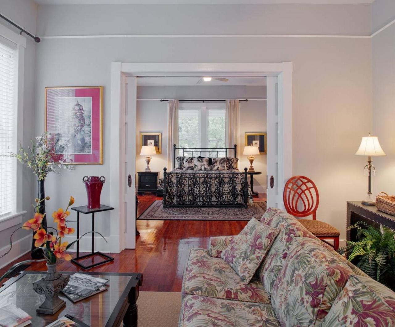 Апартаменты 420Waldburg A - Modern Apt With Southern Charm Blocks From Forsyth Саванна Экстерьер фото